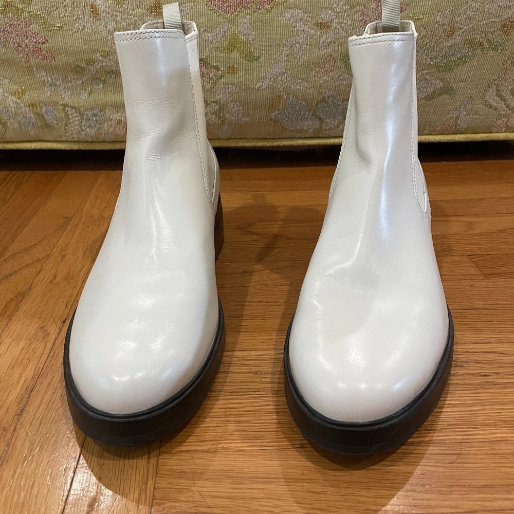 Everlane Modern Utility Chelsea Boot (White, Size 9.5)